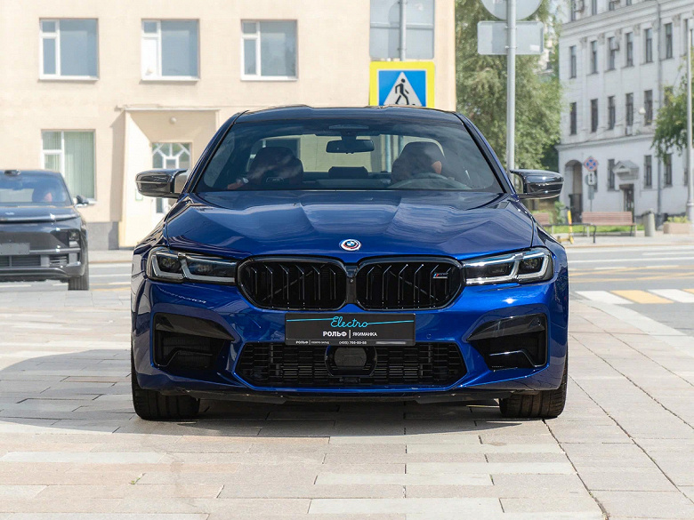 625 л.с., полный привод и спидометр, размеченный до 330 км/ч. В России продают одну из самых крутых «пятерок» BMW – BMW M5 Competition 2023